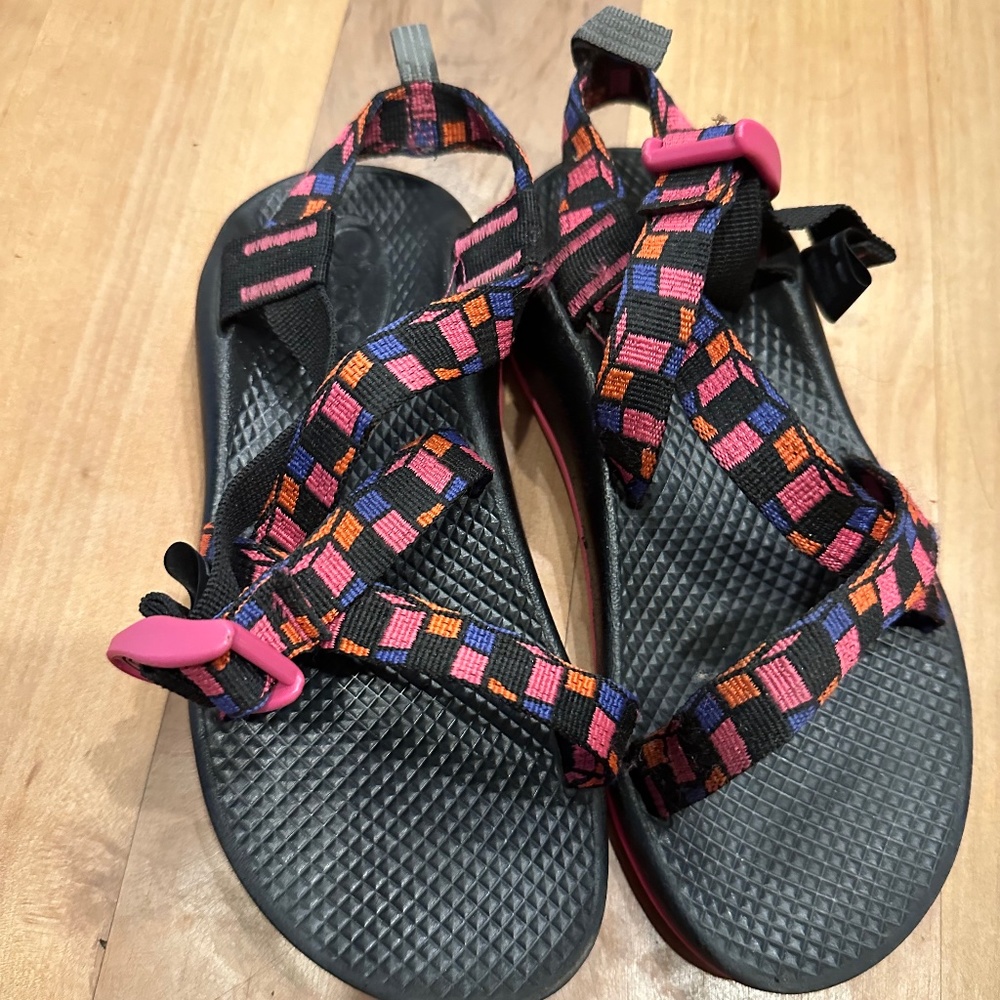 Kids Chacos Size 3